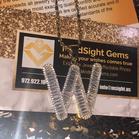 Stunning W initial pendant, VVS clarity Swarovski Crystal initial pendant charm - Picture 6 of 7